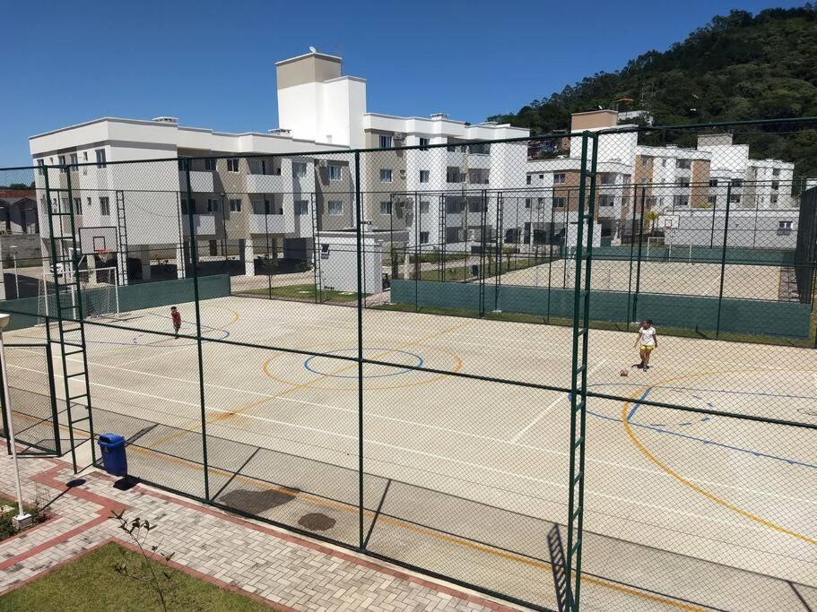 Em Canasvieiras No Porto Caravelas Florianopolis